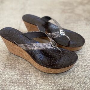 Tory Burch Black,Brown Wedge Platform Sandals Cork Heel t-strap snakeskin 8.5